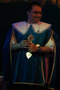 O Rei Rui Carlinhos em atuação com a banda "Tom'anda"